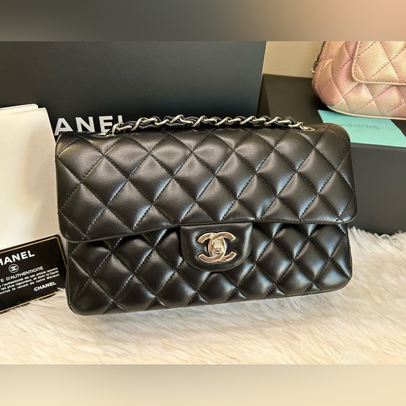 🔥CHANEL•Lambskin Quilted Classic Double Flap Bag Small - Picture 2 of 13